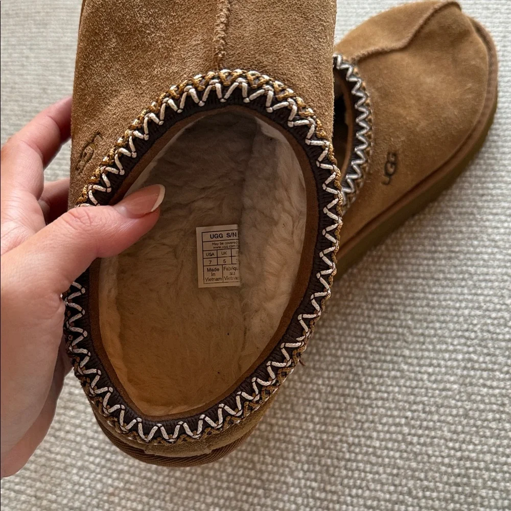 UGG Chestnut Tasman - Picture 3 of 3